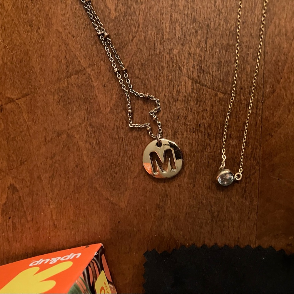 Set of two dainty necklaces